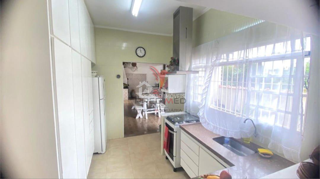 Casa de 3 quartos, 186m&sup2; no bairro Parque Residencial S&atilde;o Jos&eacute;, em Len&ccedil;&oacute;is Paulista  Lençóis Paulista - 