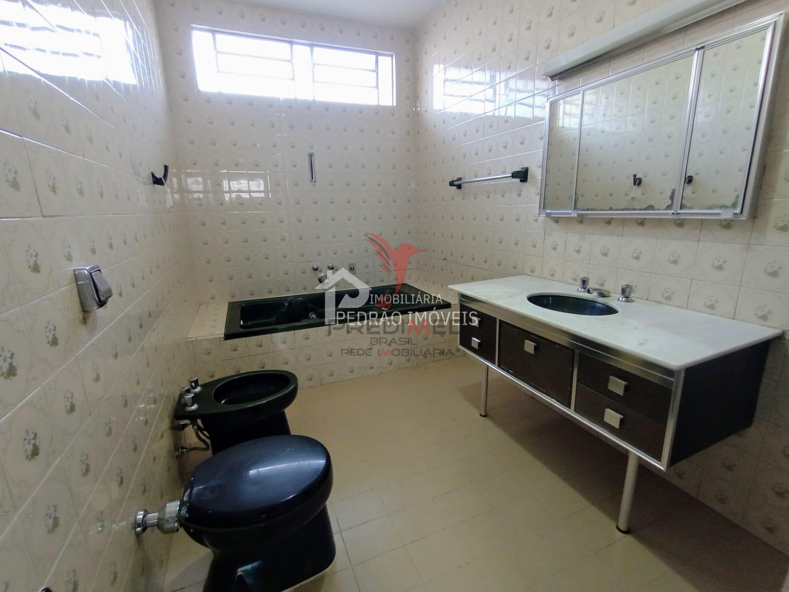 Casa de 4 quartos, 260m&sup2; no bairro Centro, em Len&ccedil;&oacute;is Paulista  Lençóis Paulista - 