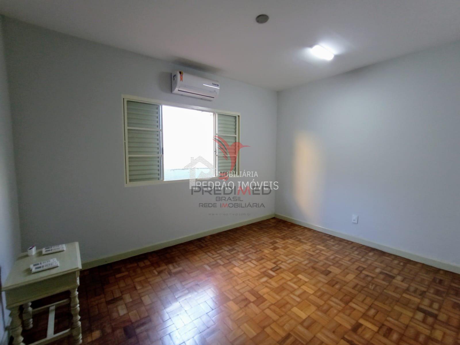 Casa de 4 quartos, 260m&sup2; no bairro Centro, em Len&ccedil;&oacute;is Paulista  Lençóis Paulista - 