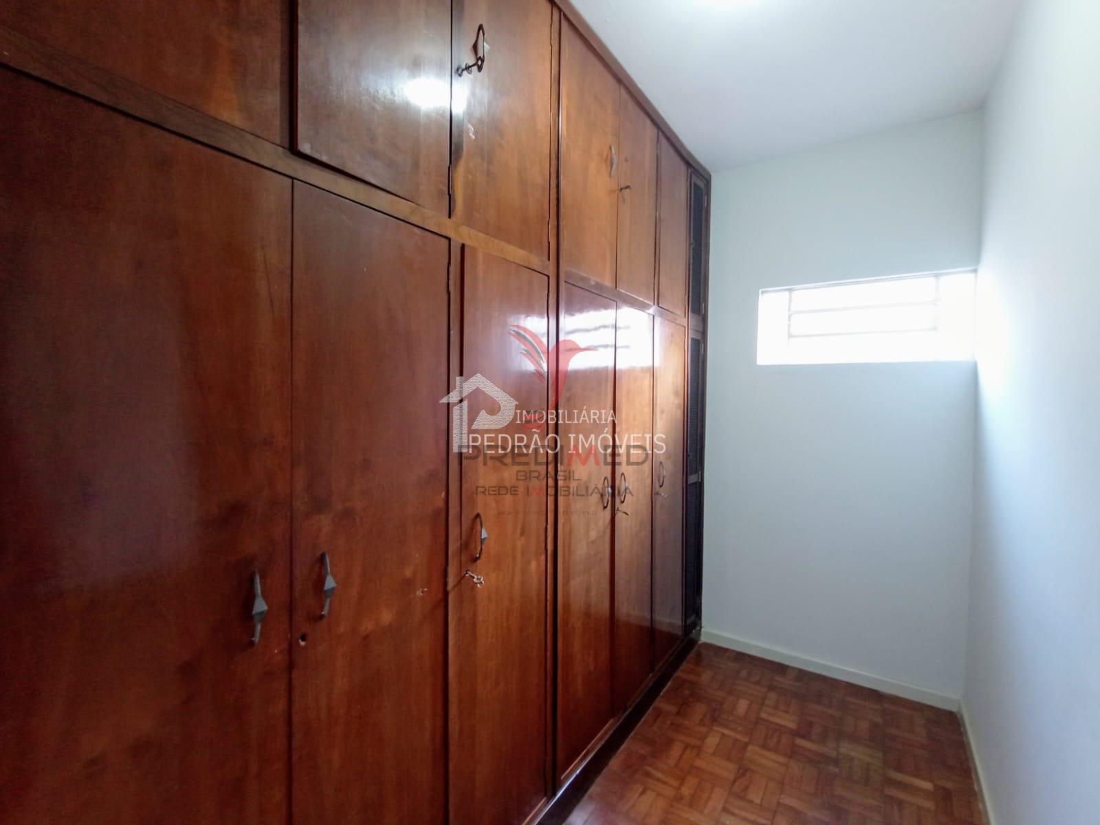 Casa de 4 quartos, 260m&sup2; no bairro Centro, em Len&ccedil;&oacute;is Paulista  Lençóis Paulista - 