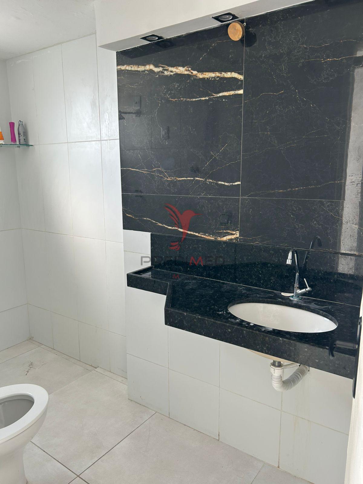 Vende-se apartamento amplo em Manaira, com &oacute;tima localiza&ccedil;&atilde;o e pre&ccedil;o de oportunidade!  João Pessoa - 