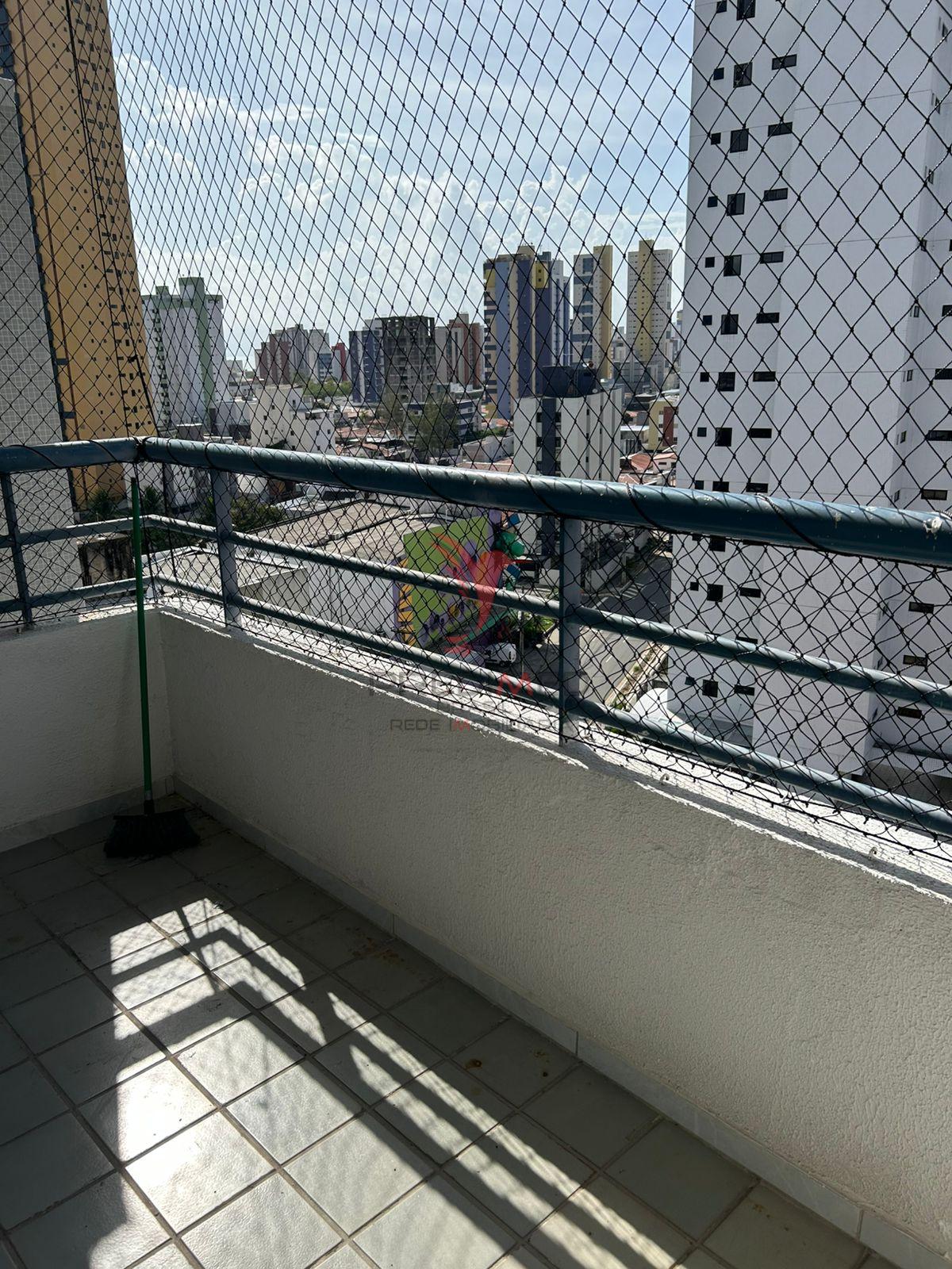 Vende-se apartamento amplo em Manaira, com &oacute;tima localiza&ccedil;&atilde;o e pre&ccedil;o de oportunidade!  João Pessoa - 