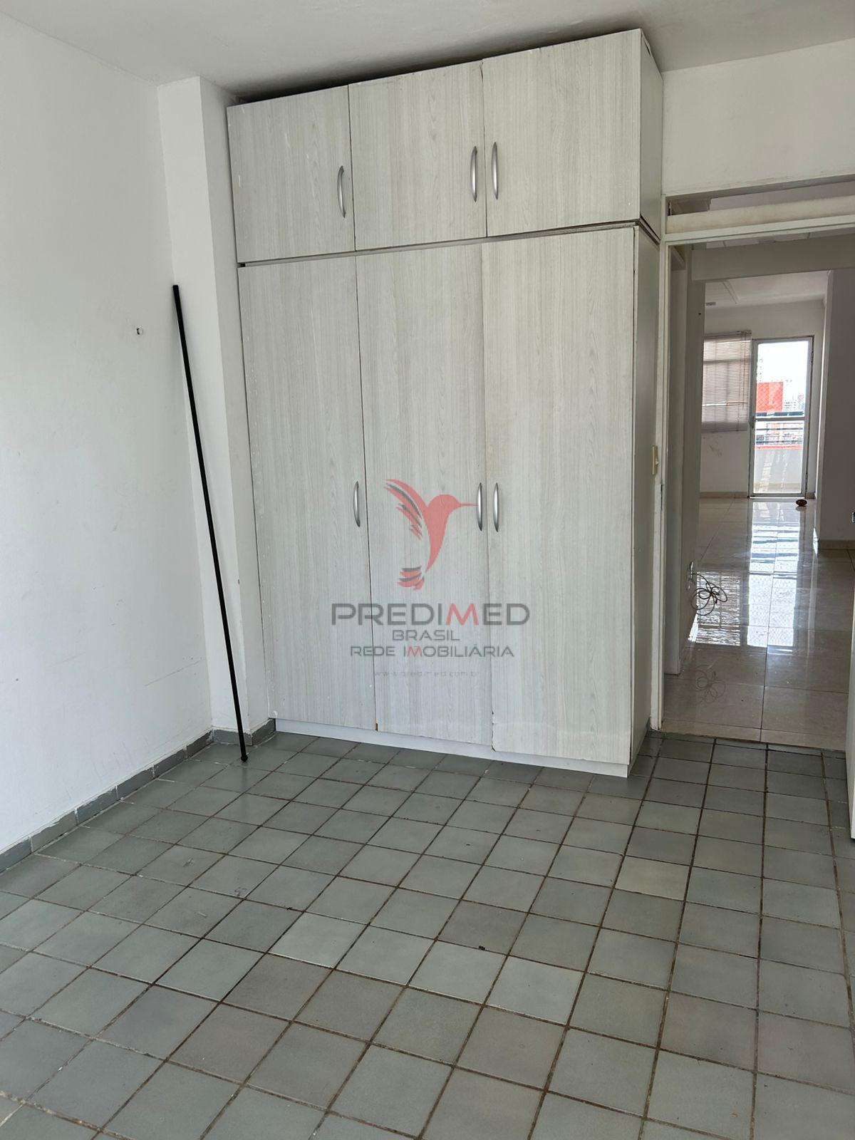 Vende-se apartamento amplo em Manaira, com &oacute;tima localiza&ccedil;&atilde;o e pre&ccedil;o de oportunidade!  João Pessoa - 