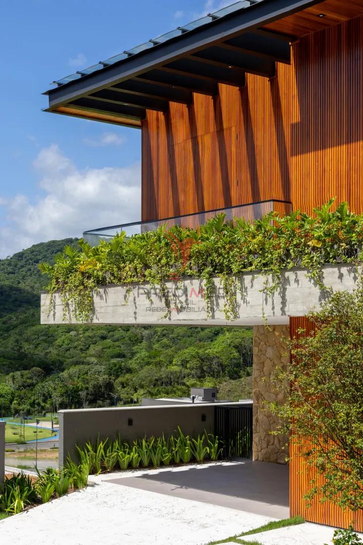 Casa Montagna: Exclusividade e Lazer Completo no Condom&iacute;nio Colinas de Cambori&uacute; Village Avenida Marginal Oeste - - 