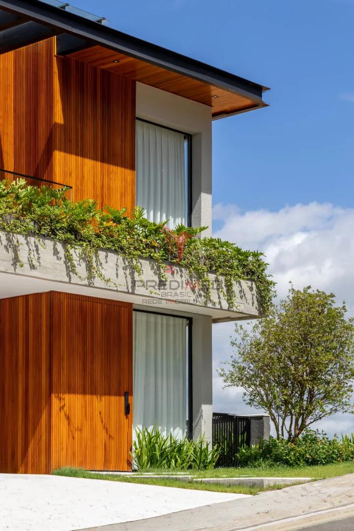 Casa Montagna: Exclusividade e Lazer Completo no Condom&iacute;nio Colinas de Cambori&uacute; Village Avenida Marginal Oeste - - 