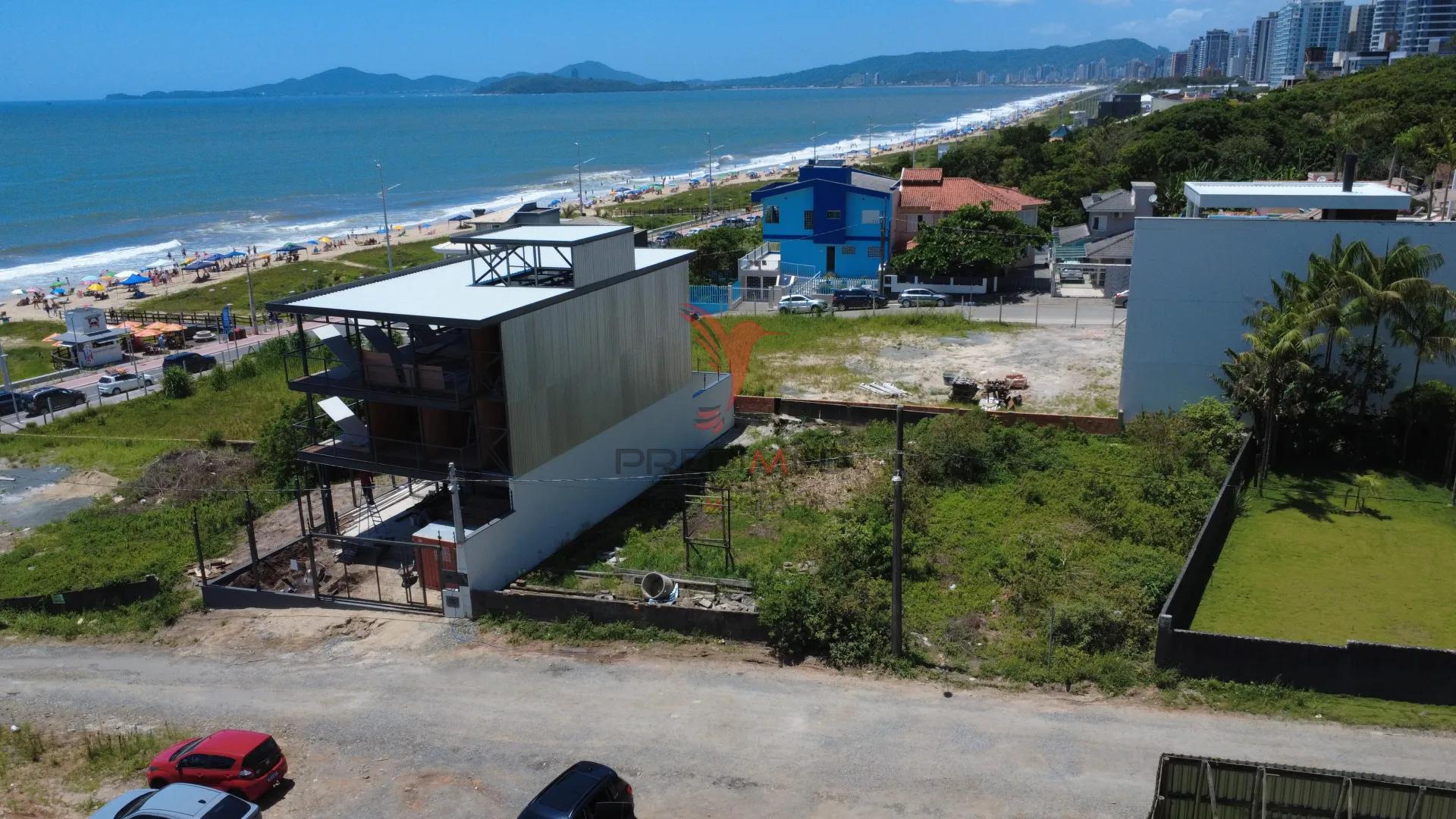 Exclusividade Quadra Mar: Terreno com Vista Permanente no Itacolom&iacute;, Balne&aacute;rio Pi&ccedil;arras Rua Albatroz - - 