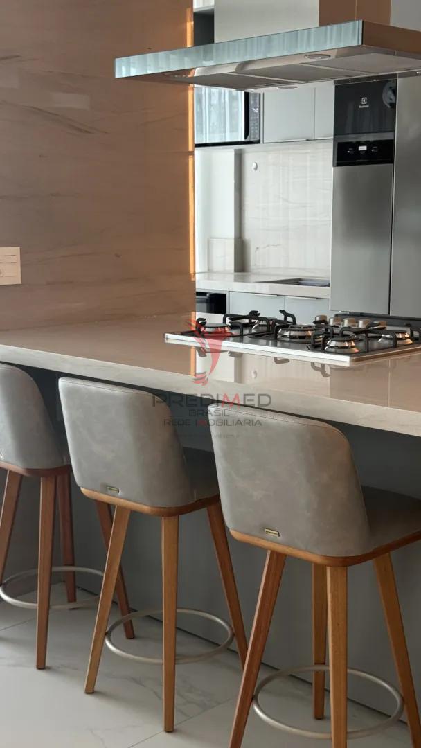 Luxo e Exclusividade na Meia Praia: Apartamento Mobiliado no Garden Square Residence Rua 202 - - 