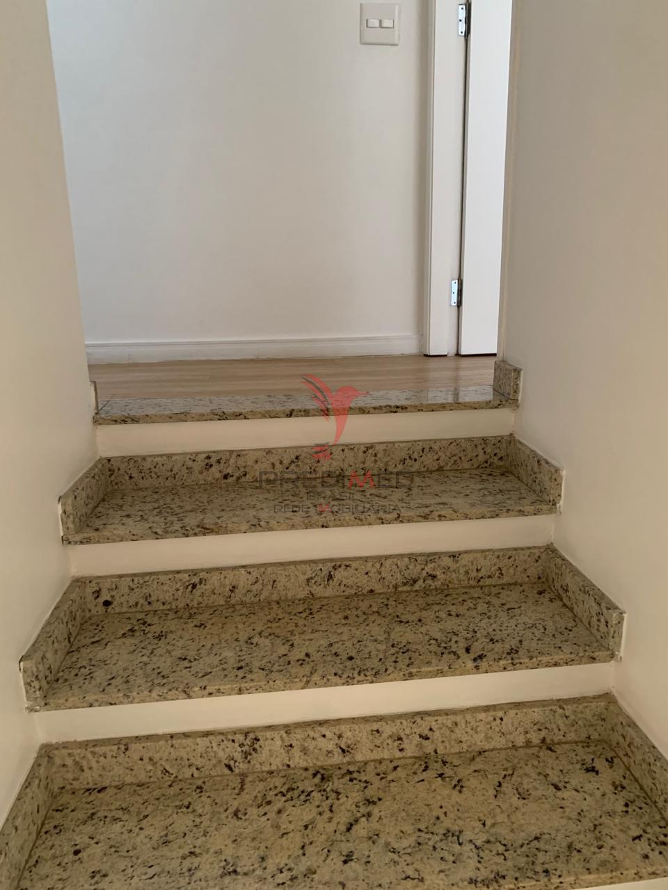 Vendo casa com 200 mts2, 4 Quartos( 2 Suites ) em condom&iacute;nio fechado no Morumbi. SP Rua do Símbolo São Paulo - 