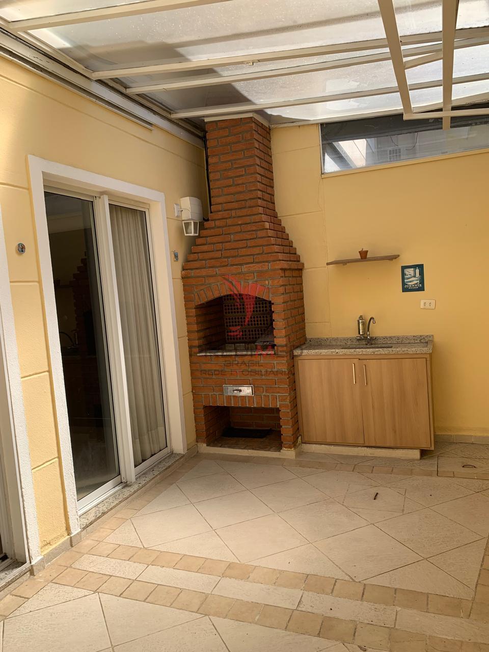 Vendo casa com 200 mts2, 4 Quartos( 2 Suites ) em condom&iacute;nio fechado no Morumbi. SP Rua do Símbolo São Paulo - 