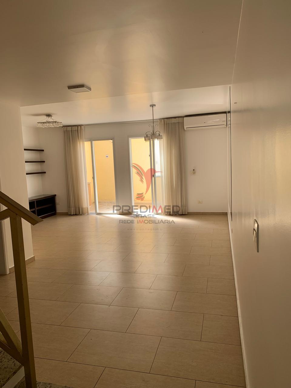 Vendo casa com 200 mts2, 4 Quartos( 2 Suites ) em condom&iacute;nio fechado no Morumbi. SP Rua do Símbolo São Paulo - 