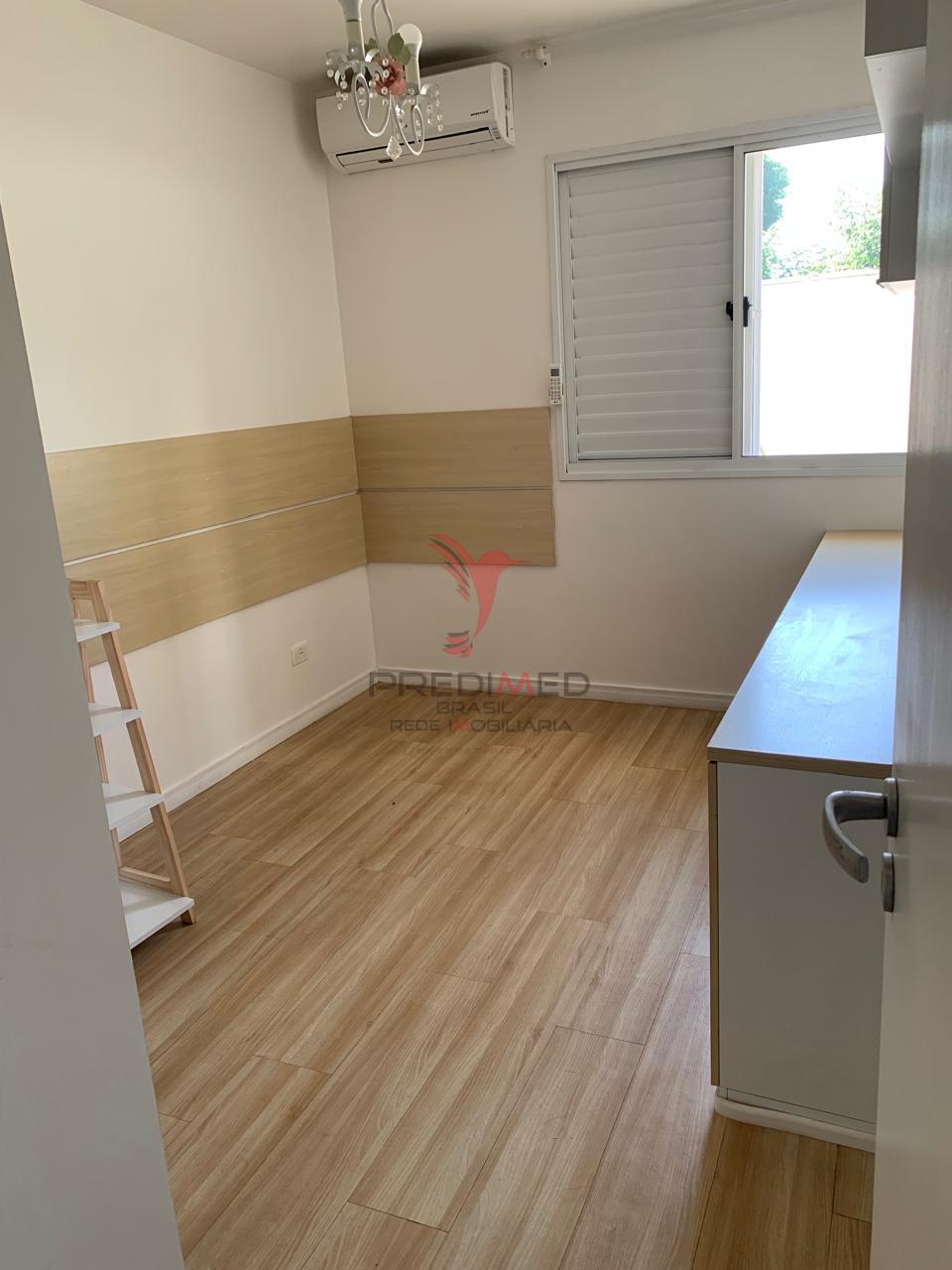 Vendo casa com 200 mts2, 4 Quartos( 2 Suites ) em condom&iacute;nio fechado no Morumbi. SP Rua do Símbolo São Paulo - 