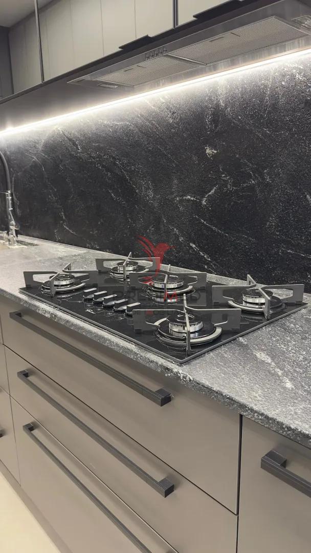 NIZUC Residence: O Privil&eacute;gio de Viver no Cora&ccedil;&atilde;o da Meia Praia  - - 