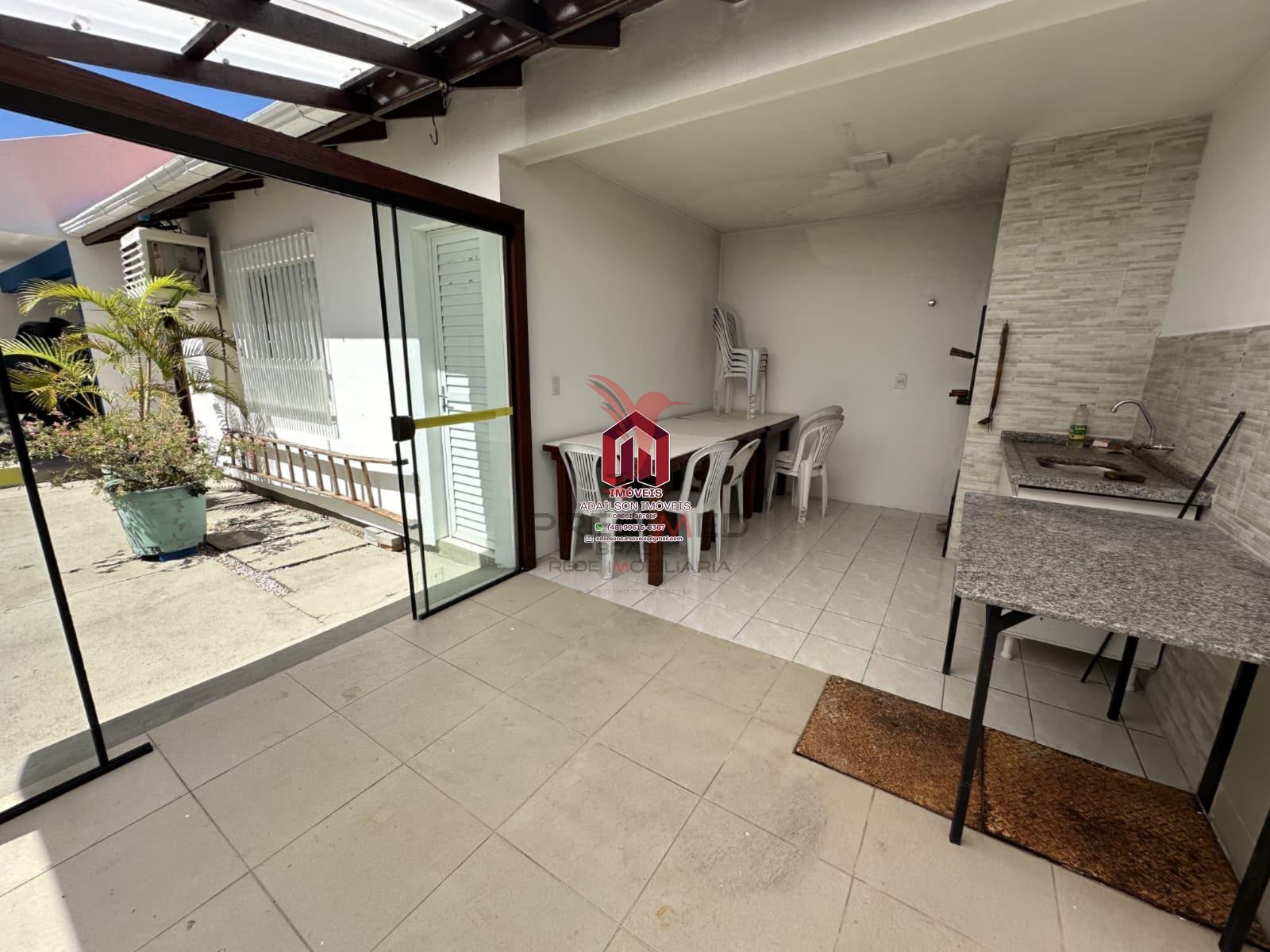 SOBRADOS COM 2 DORMITORIOS EM FLORIANOPLIS, NORTE DA ILHA 400MT DA PRAIA RUA DAS GAIVOTAS Rua Brisamar Florianópolis - 