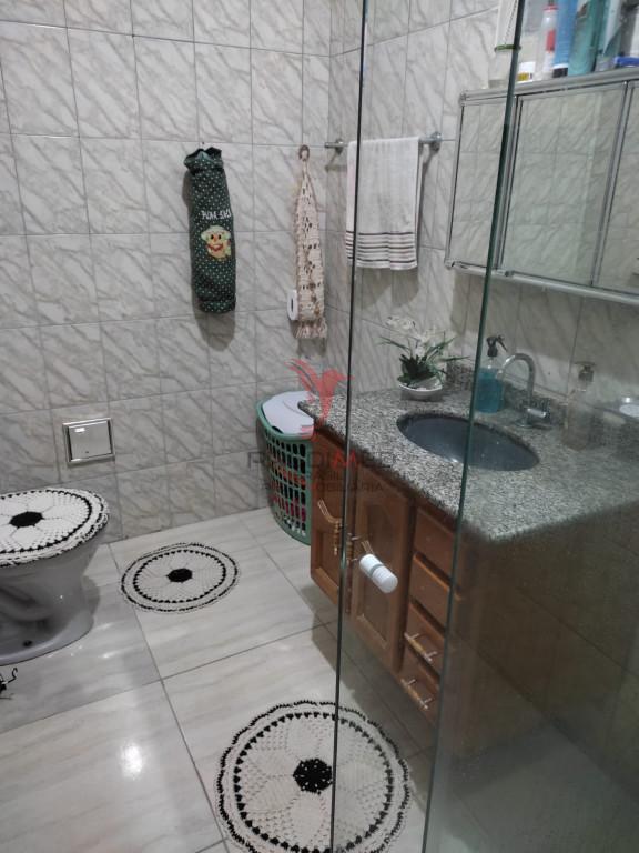 Casa com 5 Quartos , garagem, sacada e quintal, no Bairro Pedregulho. Guaratinguet&aacute;  Guaratinguetá - 