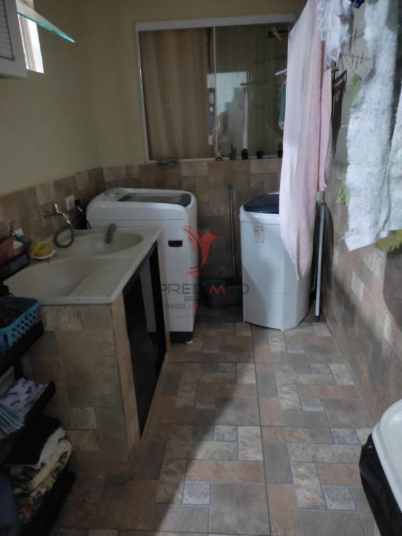 Casa com 5 Quartos , garagem, sacada e quintal, no Bairro Pedregulho. Guaratinguet&aacute;  Guaratinguetá - 