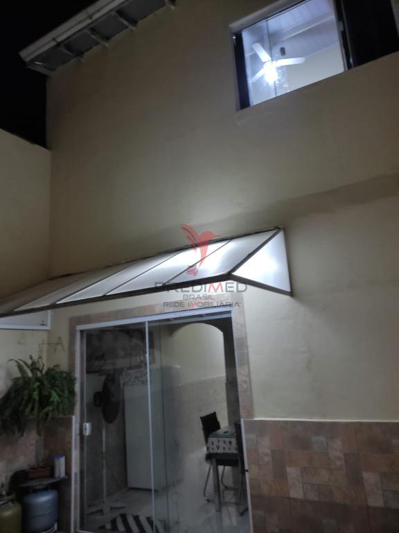 Casa com 5 Quartos , garagem, sacada e quintal, no Bairro Pedregulho. Guaratinguet&aacute;  Guaratinguetá - 