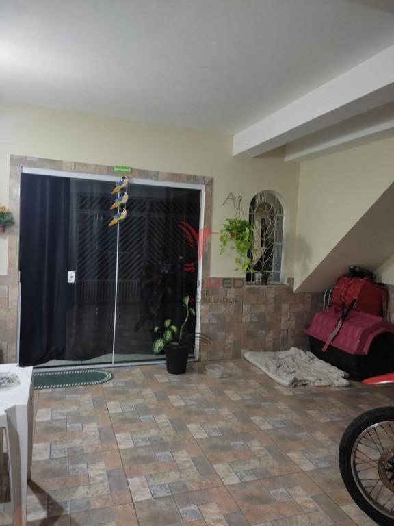 Casa com 5 Quartos , garagem, sacada e quintal, no Bairro Pedregulho. Guaratinguet&aacute;  Guaratinguetá - 