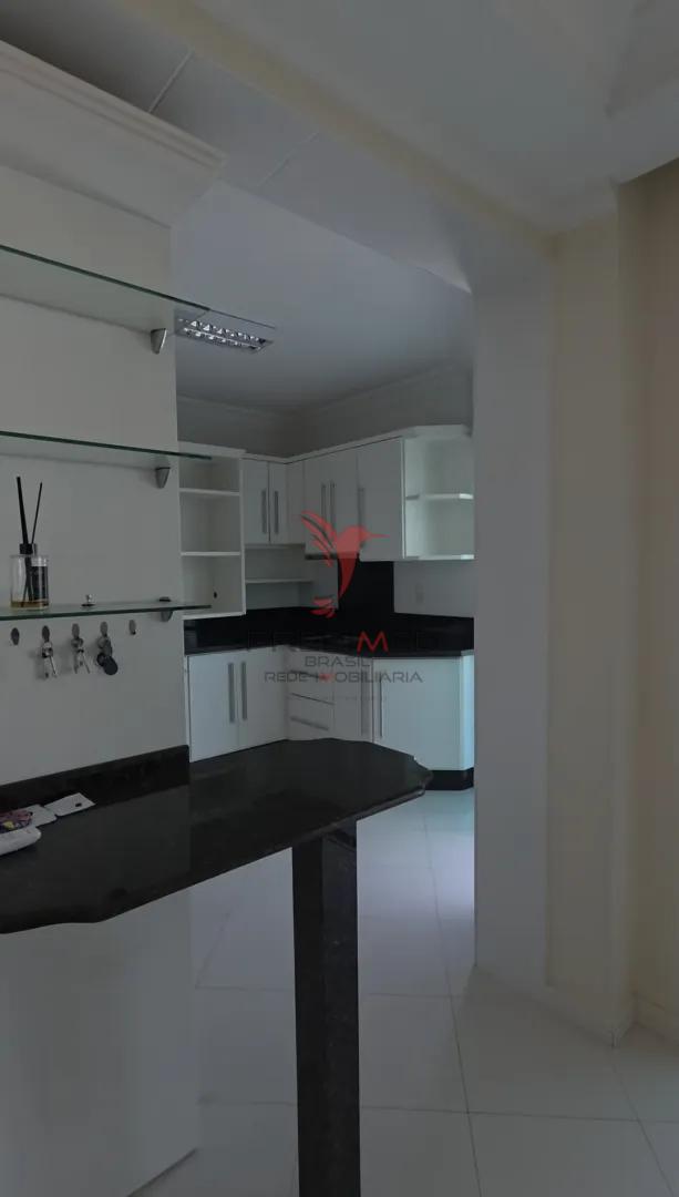 Amplitude e Conforto no Cora&ccedil;&atilde;o da Meia Praia Rua 215 - - 