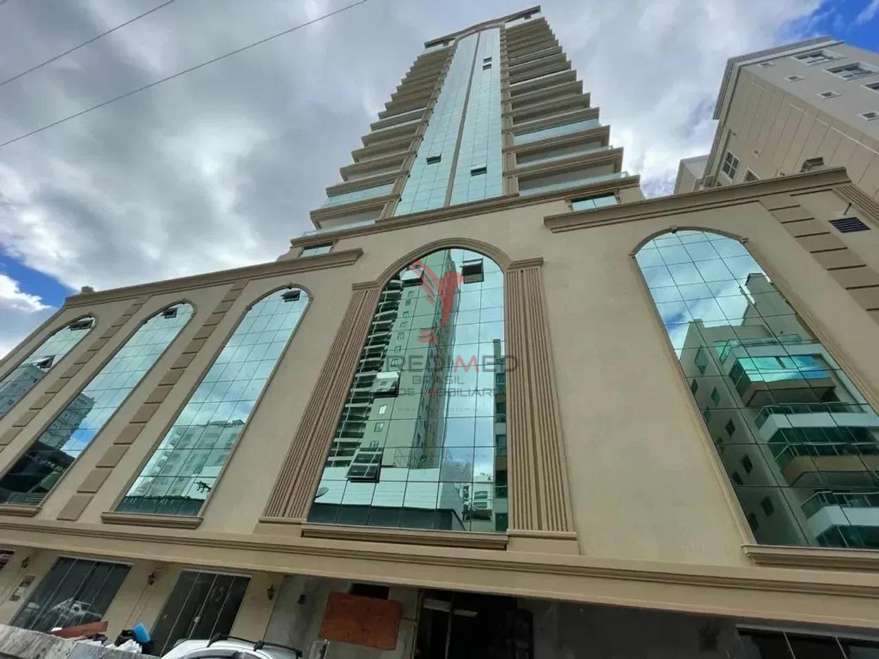 Edif&iacute;cio Magestic: Amplitude e Exclusividade na Meia Praia Rua 276 - - 