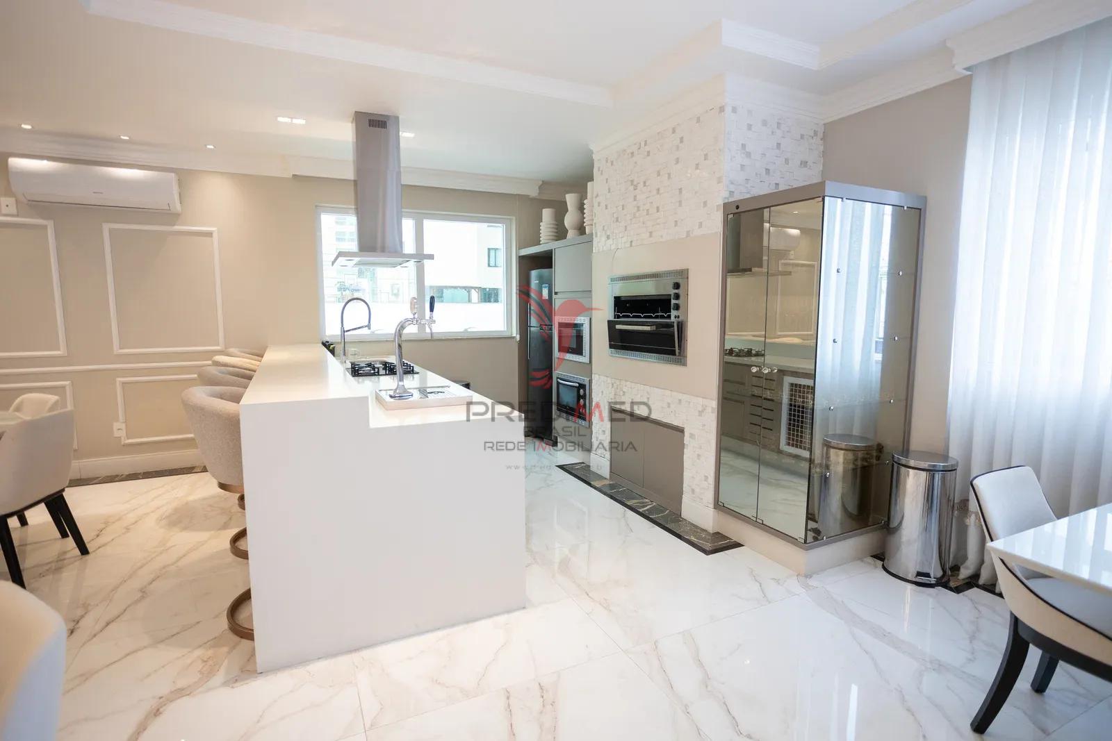 Edif&iacute;cio Magestic: Amplitude e Exclusividade na Meia Praia Rua 276 - - 