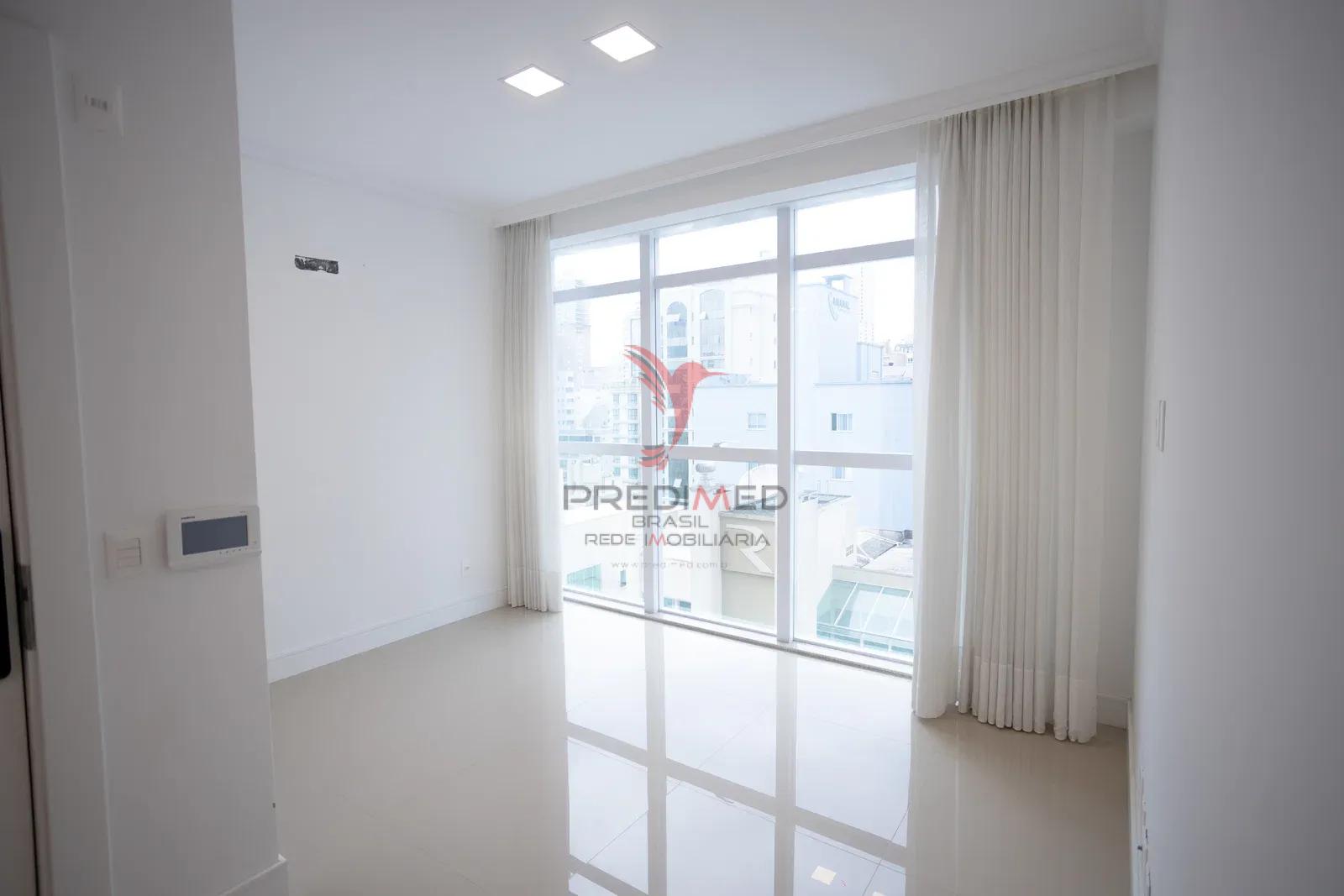 Edif&iacute;cio Magestic: Amplitude e Exclusividade na Meia Praia Rua 276 - - 