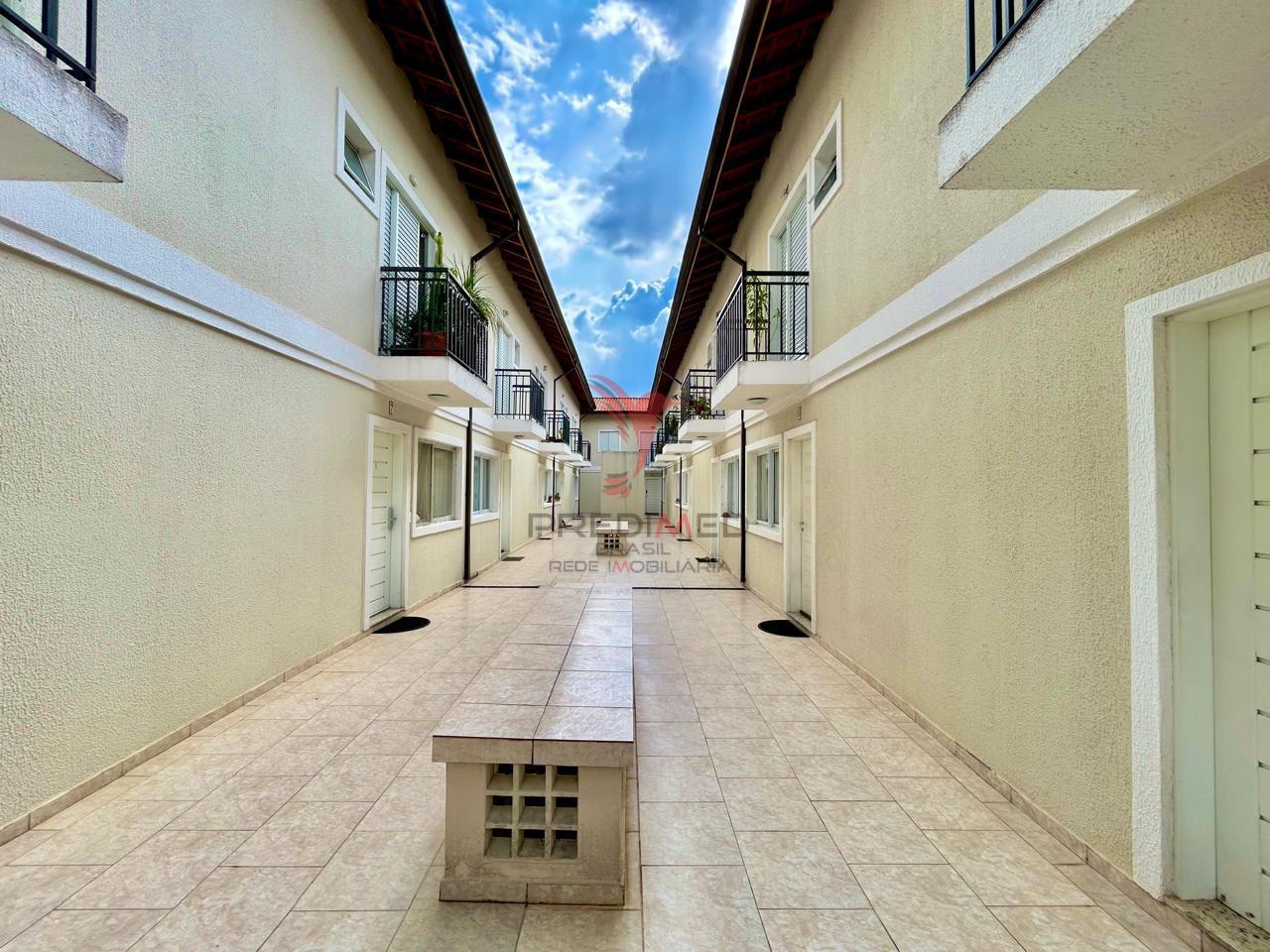 VENDO CASA DE CONDOMINIO FECHADO, 2 VAGAS DE GARAGEM, 2 DORMITORIOS, CHURRASQQUEIRAC Rua Pierre de Beranger São Paulo - 