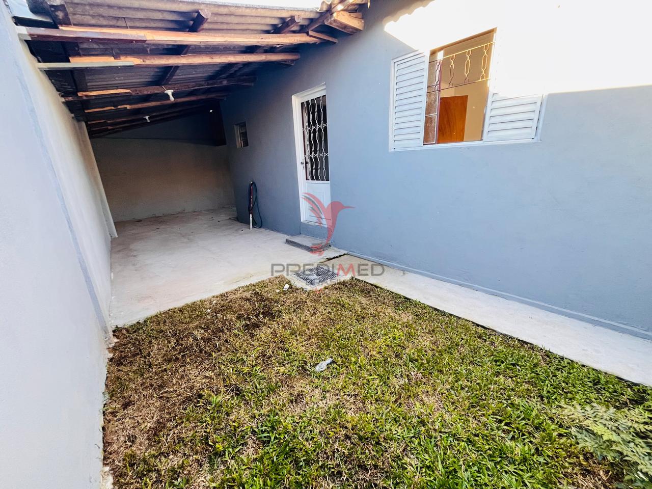 Casa de 2 Quartos, Garagem para 2 Carros, Quintal .10 minutos da Universidade de St&ordf;Maria  Santa Maria - 