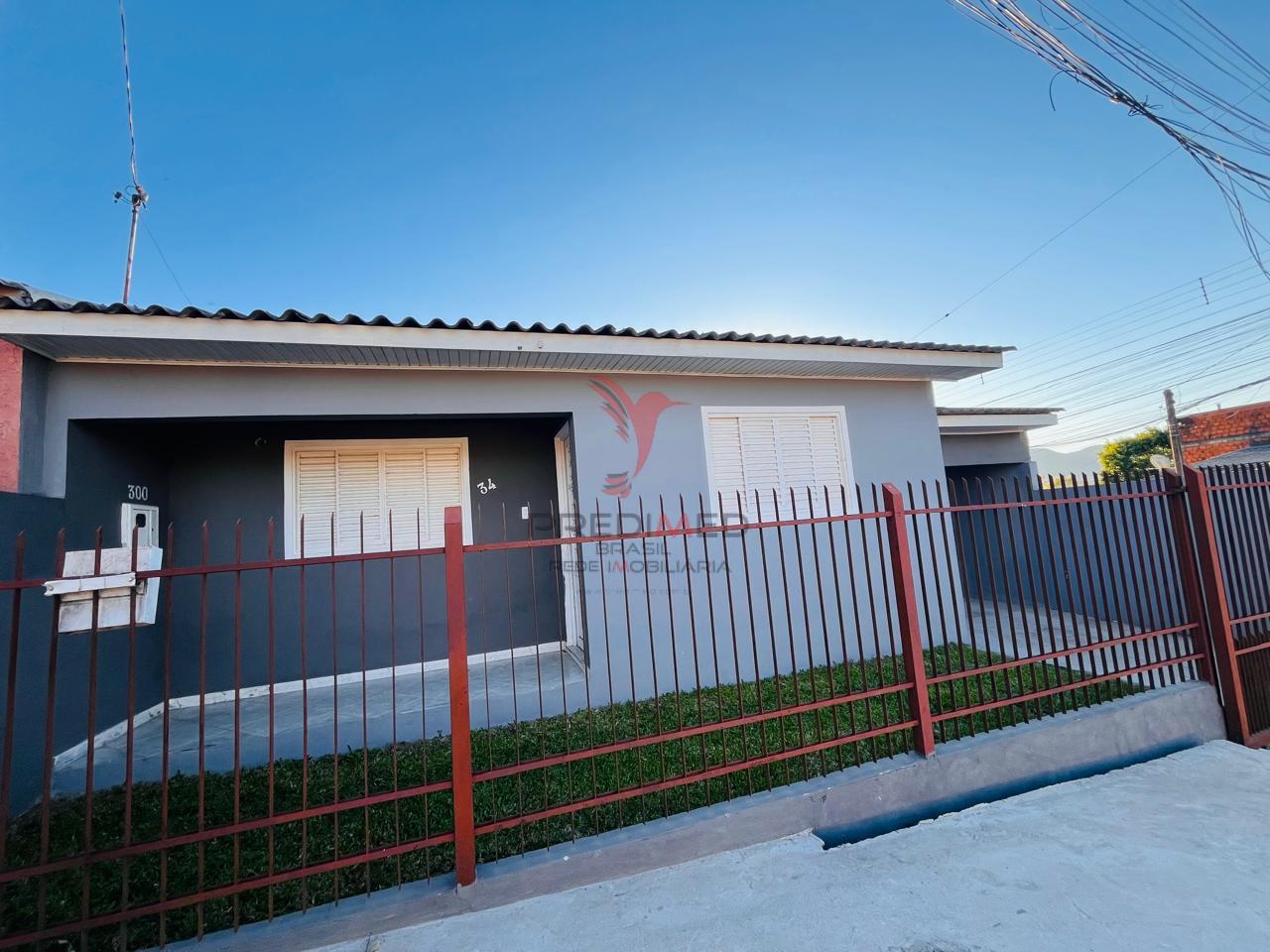 Casa de 2 Quartos, Garagem para 2 Carros, Quintal .10 minutos da Universidade de St&ordf;Maria  Santa Maria - 