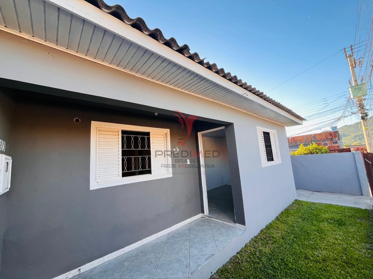 Casa de 2 Quartos, Garagem para 2 Carros, Quintal .10 minutos da Universidade de St&ordf;Maria  Santa Maria - 