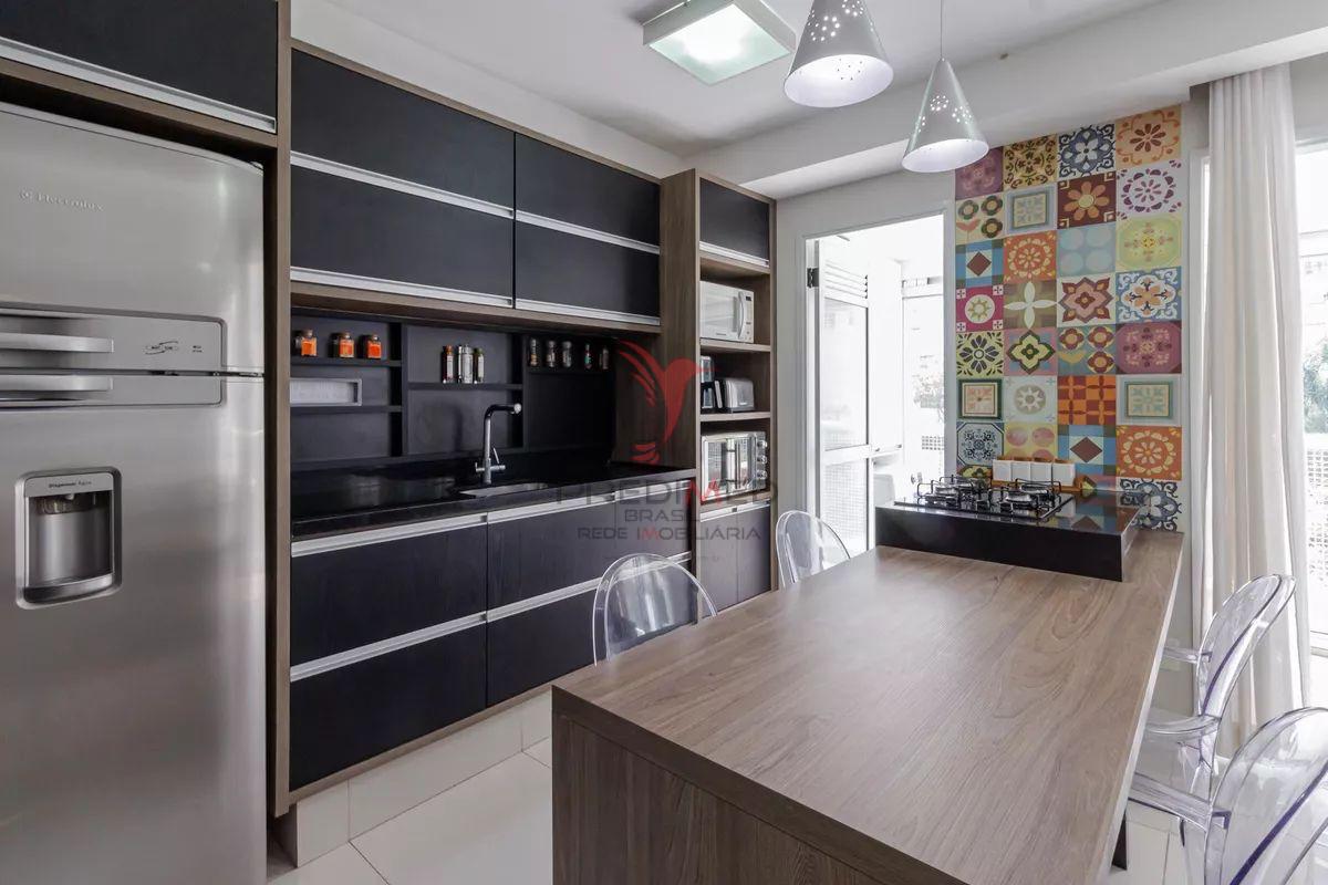 VENDO AP. REFORMADO, MOBILIADO, COM 1 SUITE E, 1 VAGA DE GARAGEM NO MORUMBI Rua Nelson Gama de Oliveira São Paulo - 