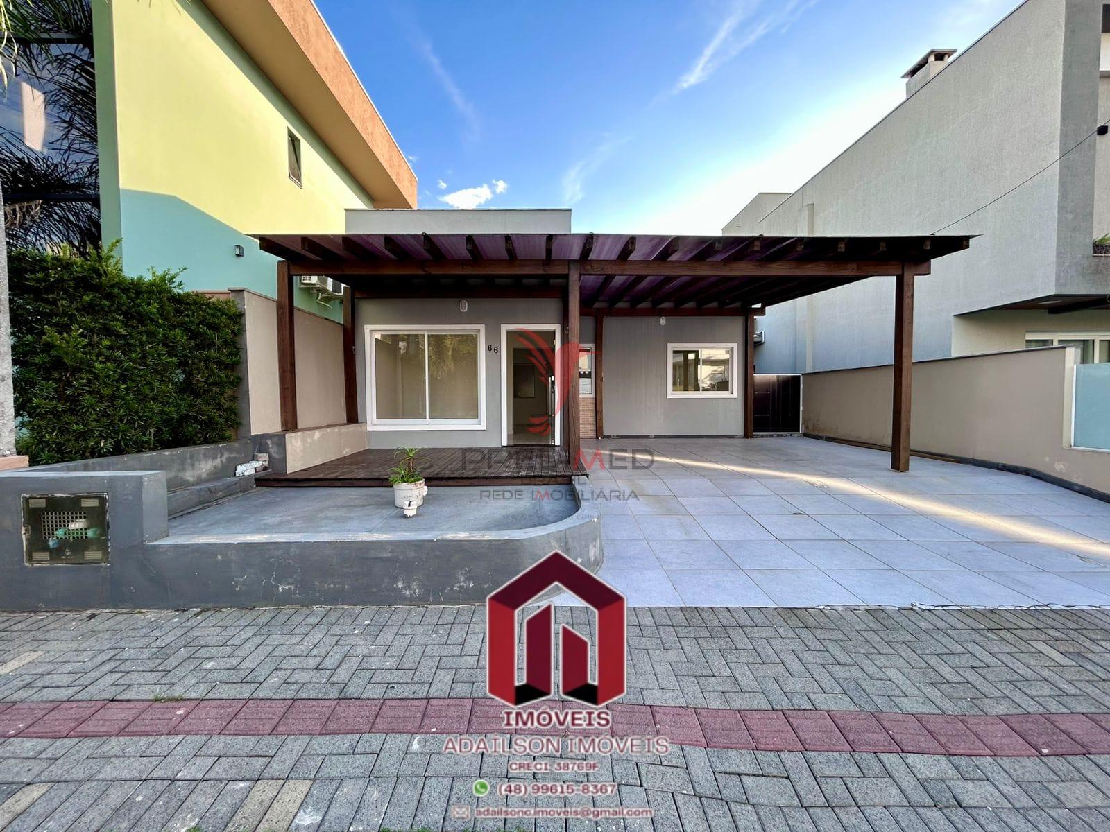 Casa Porteira Fechada &agrave; Venda em Balne&aacute;rio Pi&ccedil;arras/SC Brasil  Balneário Piçarras - 