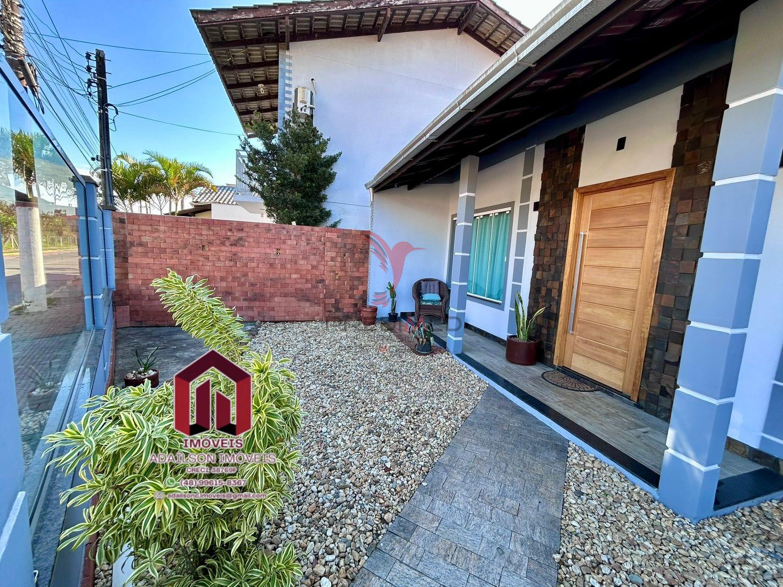 Casa Porteira Fechada &agrave; Venda em Balne&aacute;rio Pi&ccedil;arras/SC Brasil  Balneário Piçarras - 