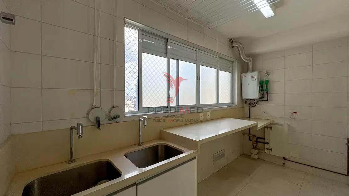VENDO, ALUGO, NO  CAMPO BELO ESTE BEL&Iacute;SSIMO APARTAMENTO! ANDAR ALTO, 288M2, ACEITA PET Rua Gabriele D'Annunzio São Paulo - 