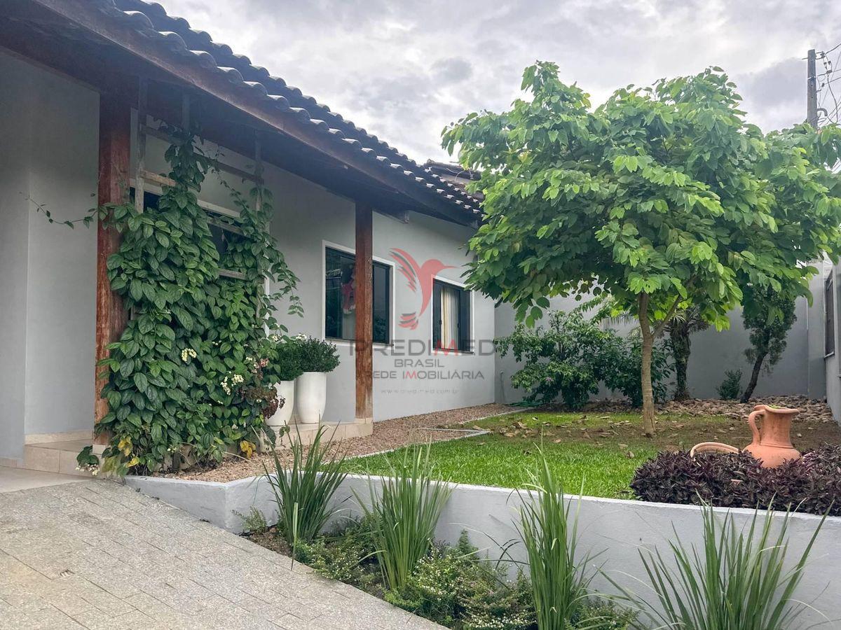 Casa semi mobiliada, com amplo quintal ,no 3 Rios do Sul. Jaguar&aacute; do Sul Rua Conrado Erdmann Jaraguá do Sul - 