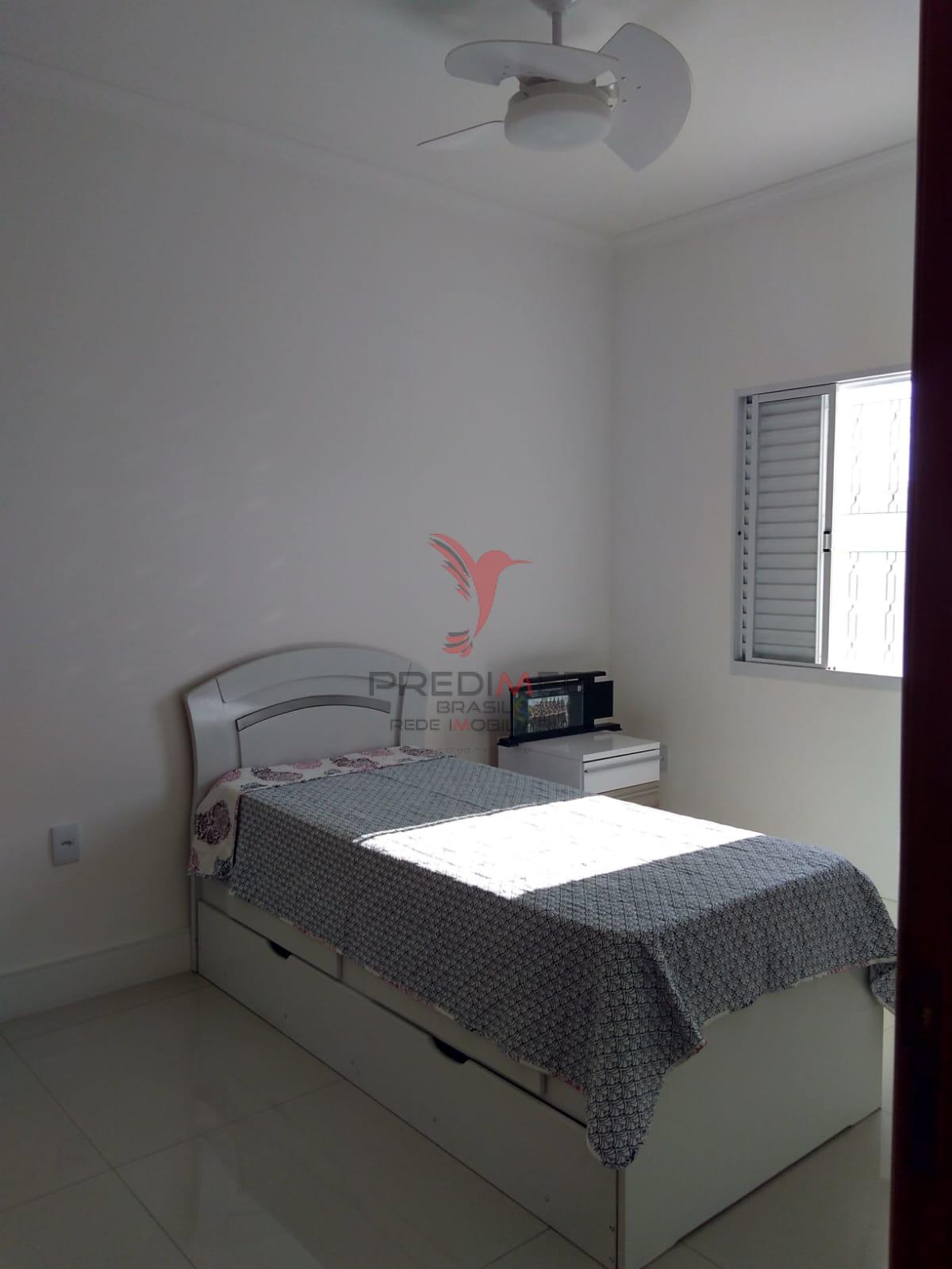 Linda Casa com piscina, churrasqueiras, 4 Vagas de Garagem, no Bairro Bela Vista 2  Guaratinguetá - 
