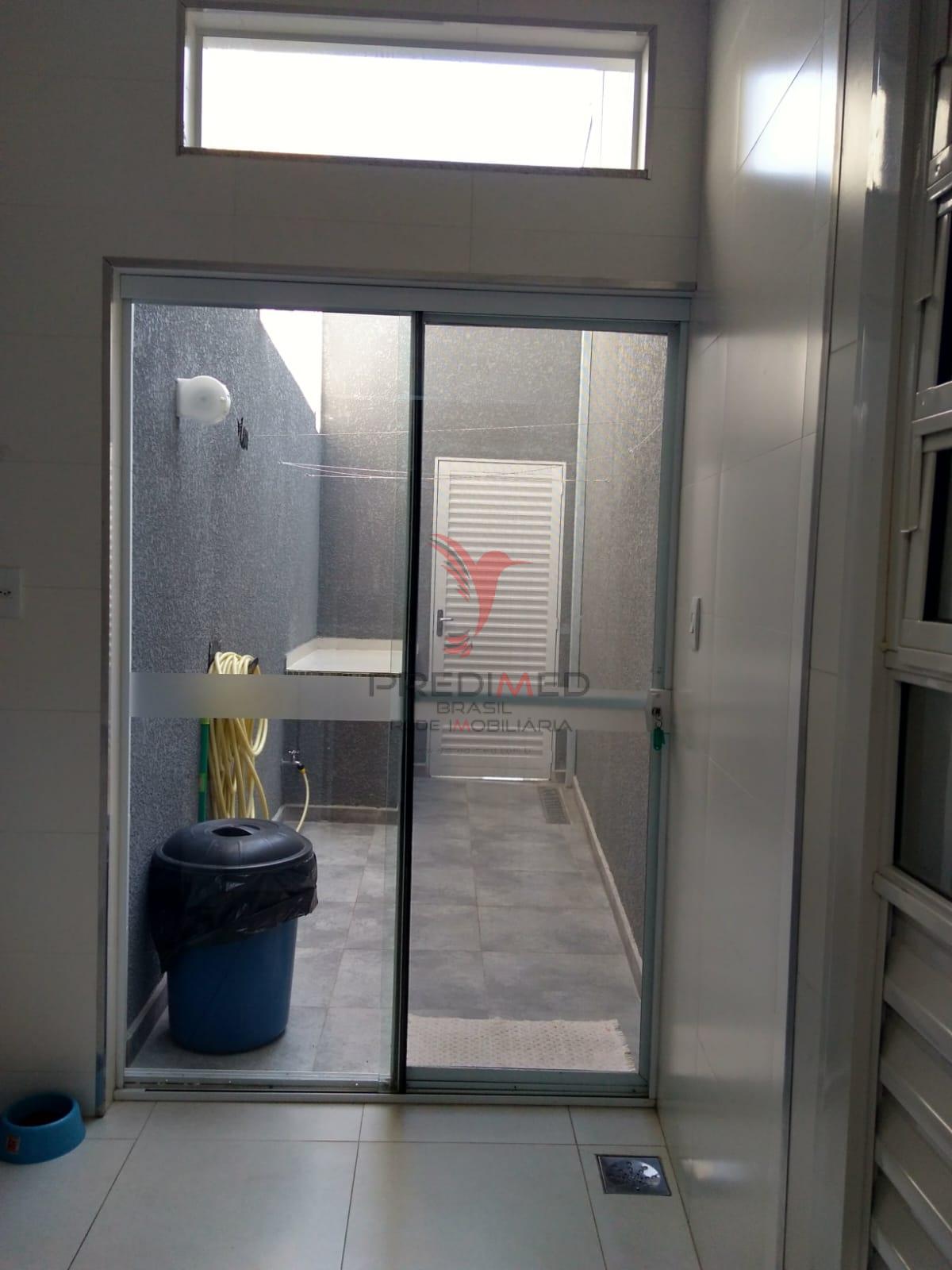 Linda Casa com piscina, churrasqueiras, 4 Vagas de Garagem, no Bairro Bela Vista 2  Guaratinguetá - 