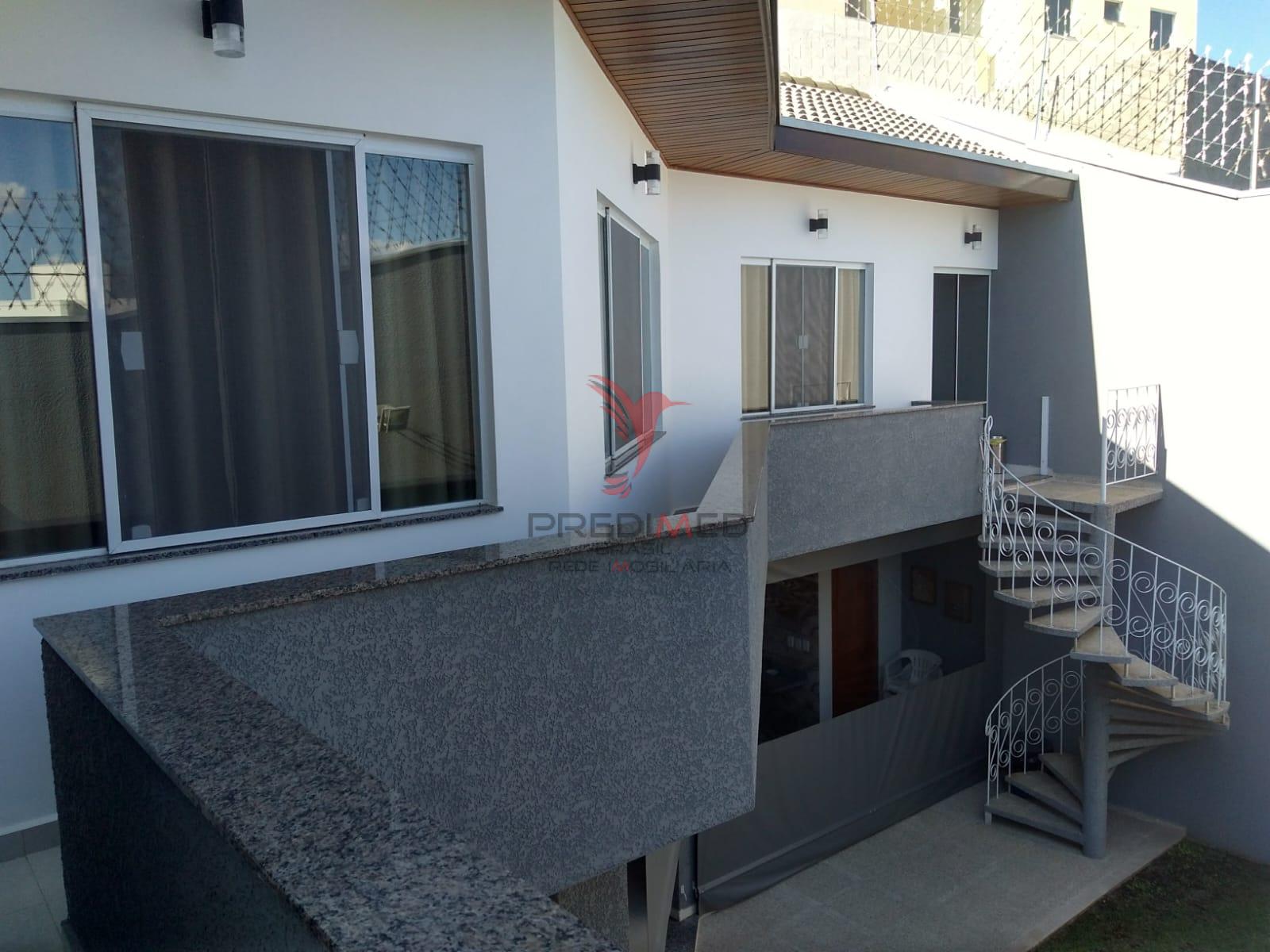 Linda Casa com piscina, churrasqueiras, 4 Vagas de Garagem, no Bairro Bela Vista 2  Guaratinguetá - 
