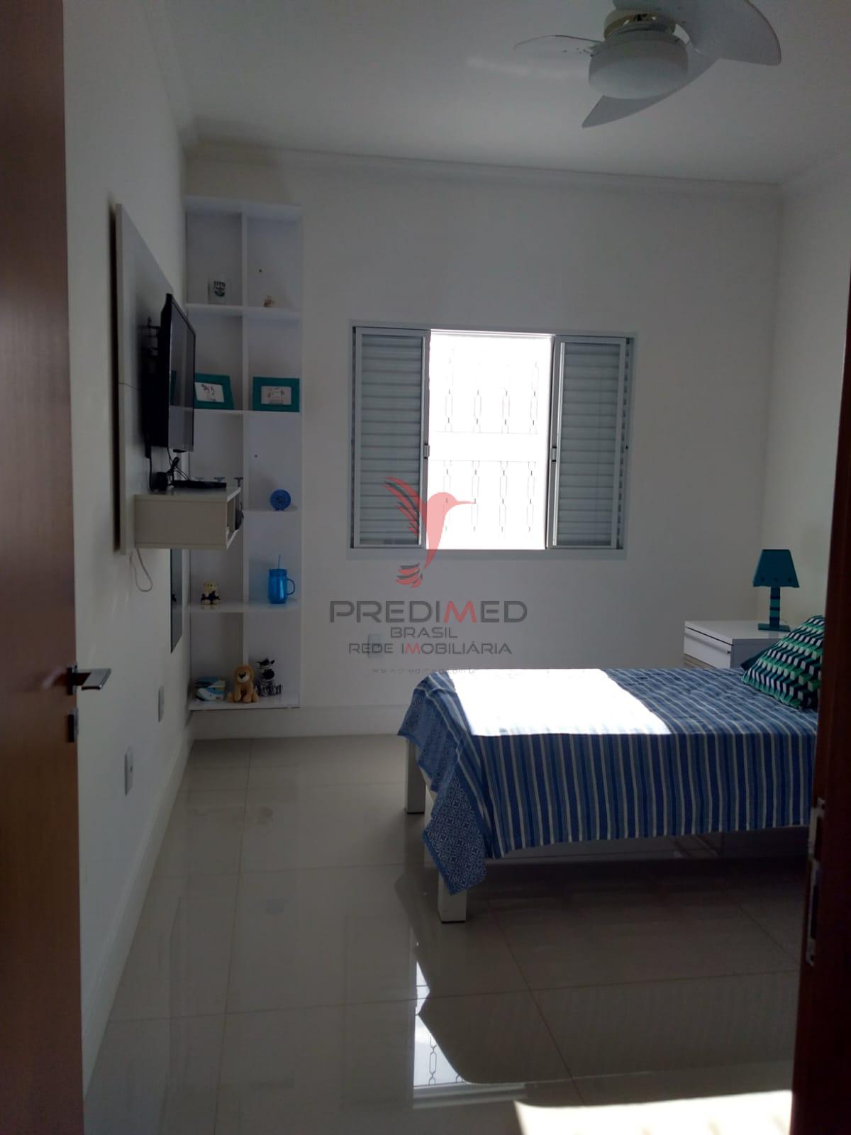 Linda Casa com piscina, churrasqueiras, 4 Vagas de Garagem, no Bairro Bela Vista 2  Guaratinguetá - 