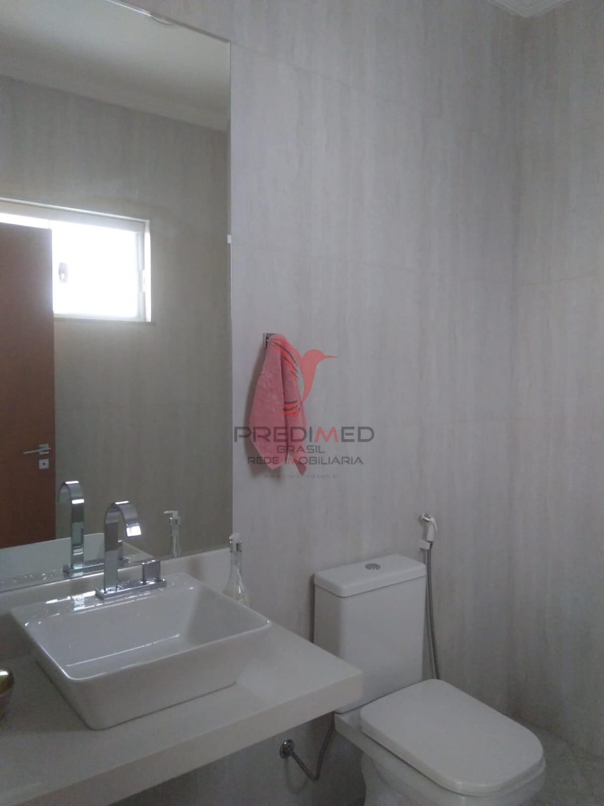 Linda Casa com piscina, churrasqueiras, 4 Vagas de Garagem, no Bairro Bela Vista 2  Guaratinguetá - 