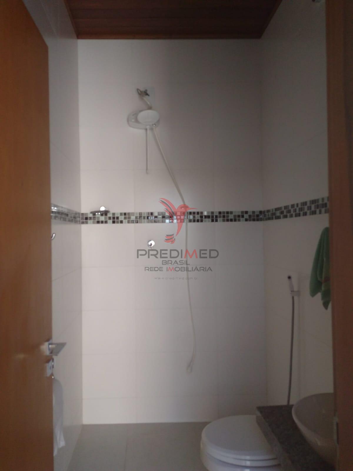Linda Casa com piscina, churrasqueiras, 4 Vagas de Garagem, no Bairro Bela Vista 2  Guaratinguetá - 