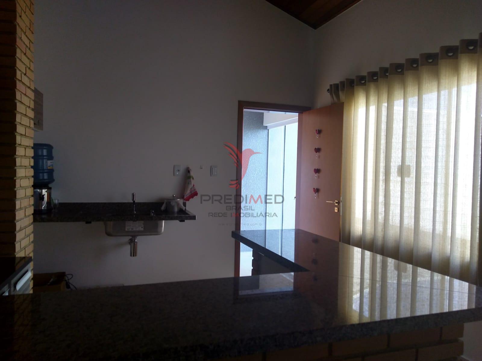 Linda Casa com piscina, churrasqueiras, 4 Vagas de Garagem, no Bairro Bela Vista 2  Guaratinguetá - 
