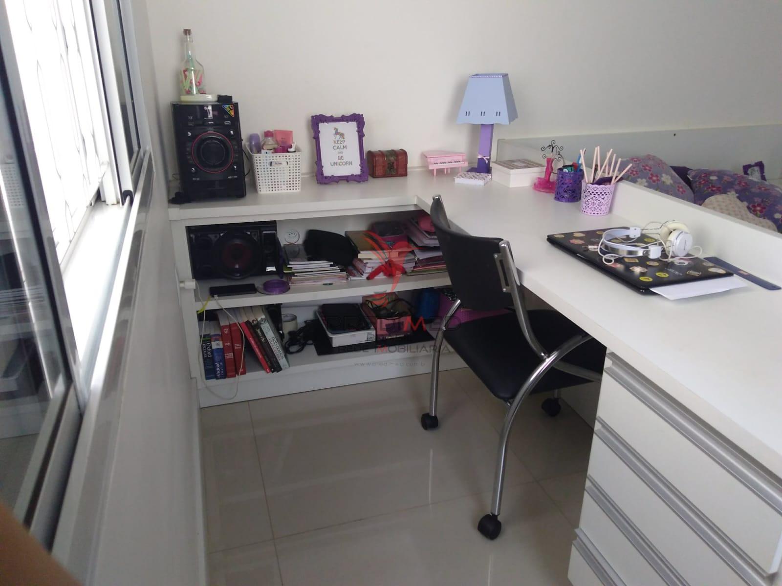 Linda Casa com piscina, churrasqueiras, 4 Vagas de Garagem, no Bairro Bela Vista 2  Guaratinguetá - 