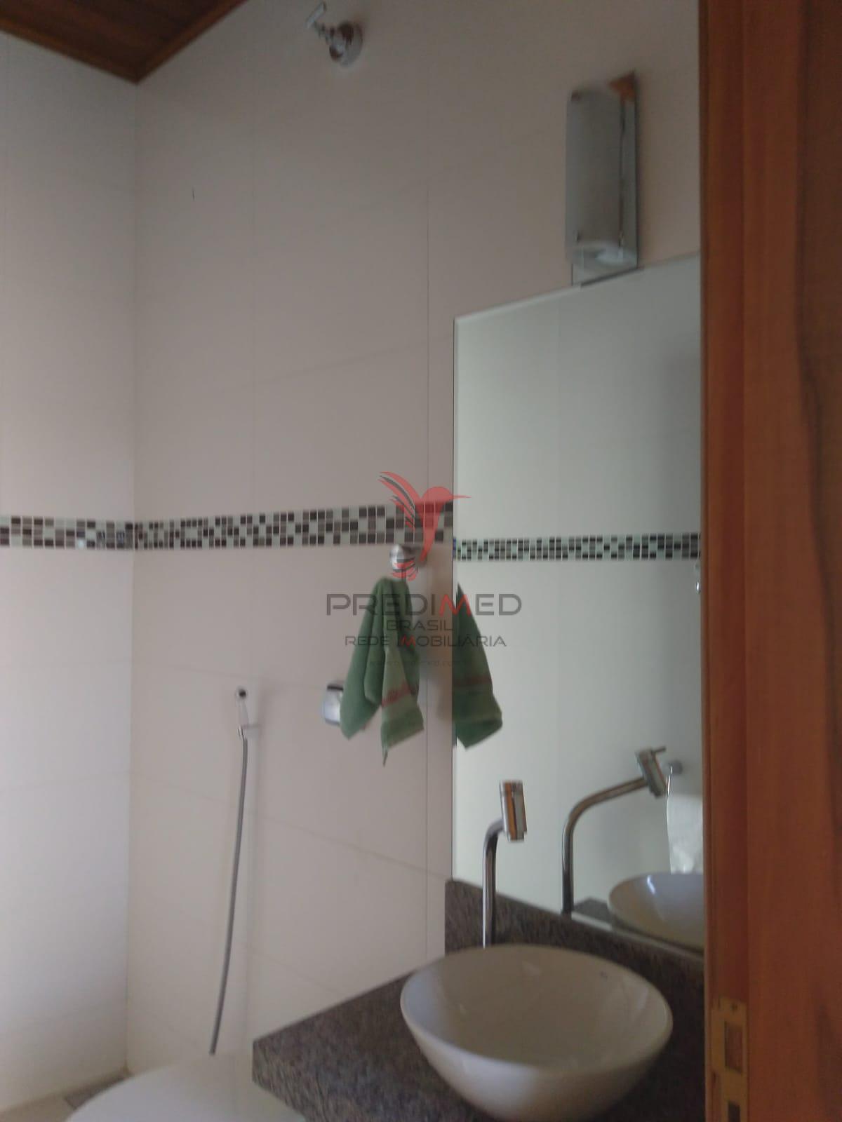 Linda Casa com piscina, churrasqueiras, 4 Vagas de Garagem, no Bairro Bela Vista 2  Guaratinguetá - 