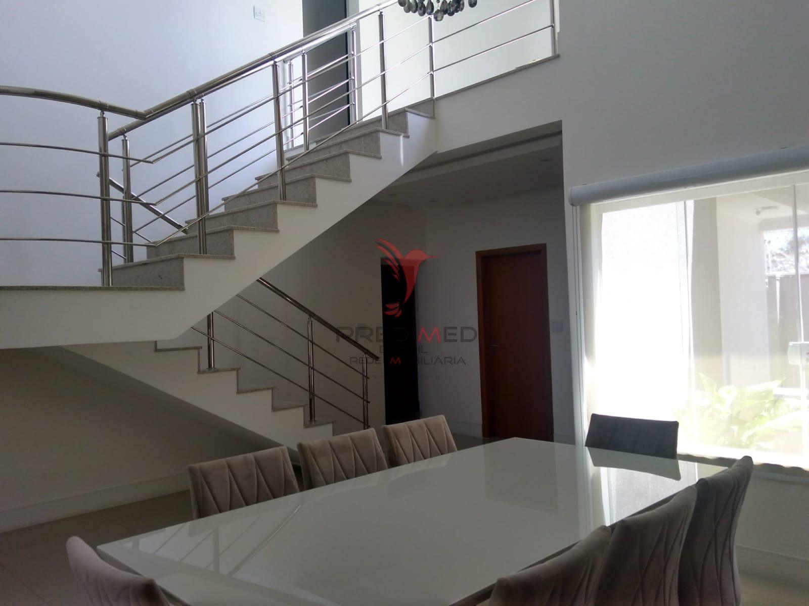 Linda Casa com piscina, churrasqueiras, 4 Vagas de Garagem, no Bairro Bela Vista 2  Guaratinguetá - 