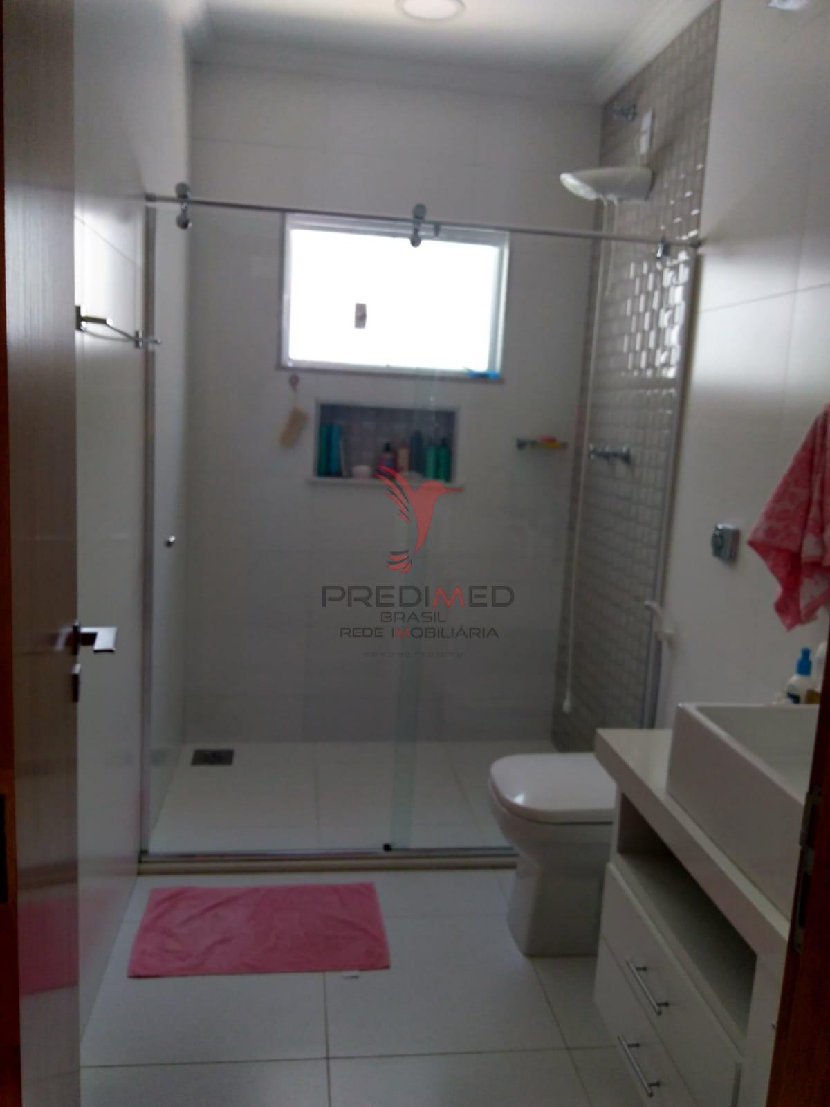 Linda Casa com piscina, churrasqueiras, 4 Vagas de Garagem, no Bairro Bela Vista 2  Guaratinguetá - 