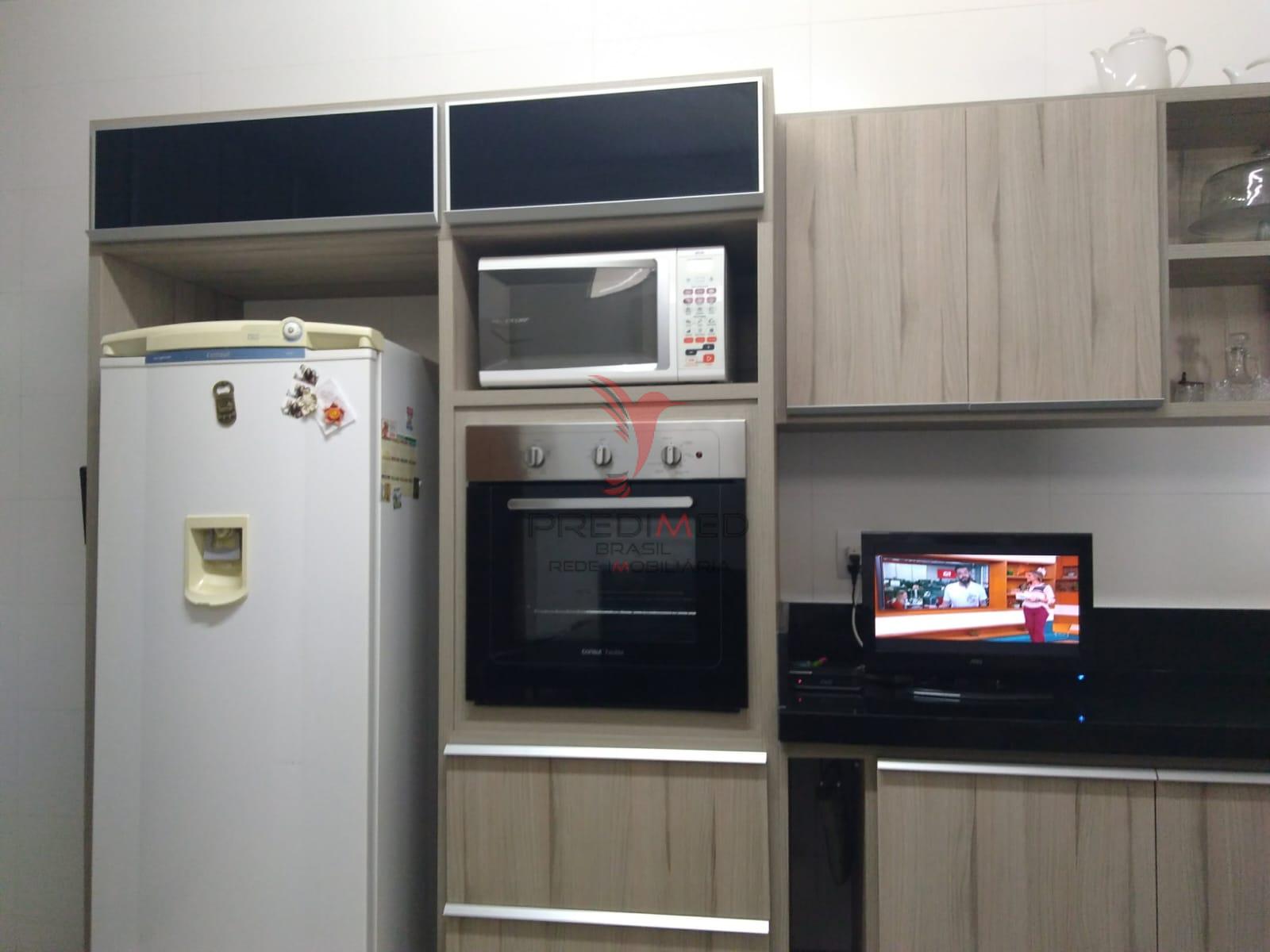 Linda Casa com piscina, churrasqueiras, 4 Vagas de Garagem, no Bairro Bela Vista 2  Guaratinguetá - 