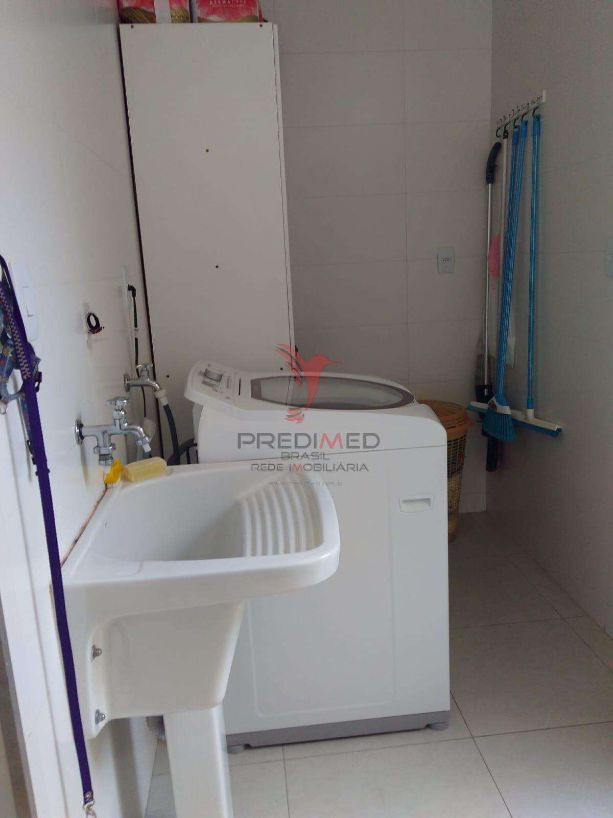 Linda Casa com piscina, churrasqueiras, 4 Vagas de Garagem, no Bairro Bela Vista 2  Guaratinguetá - 
