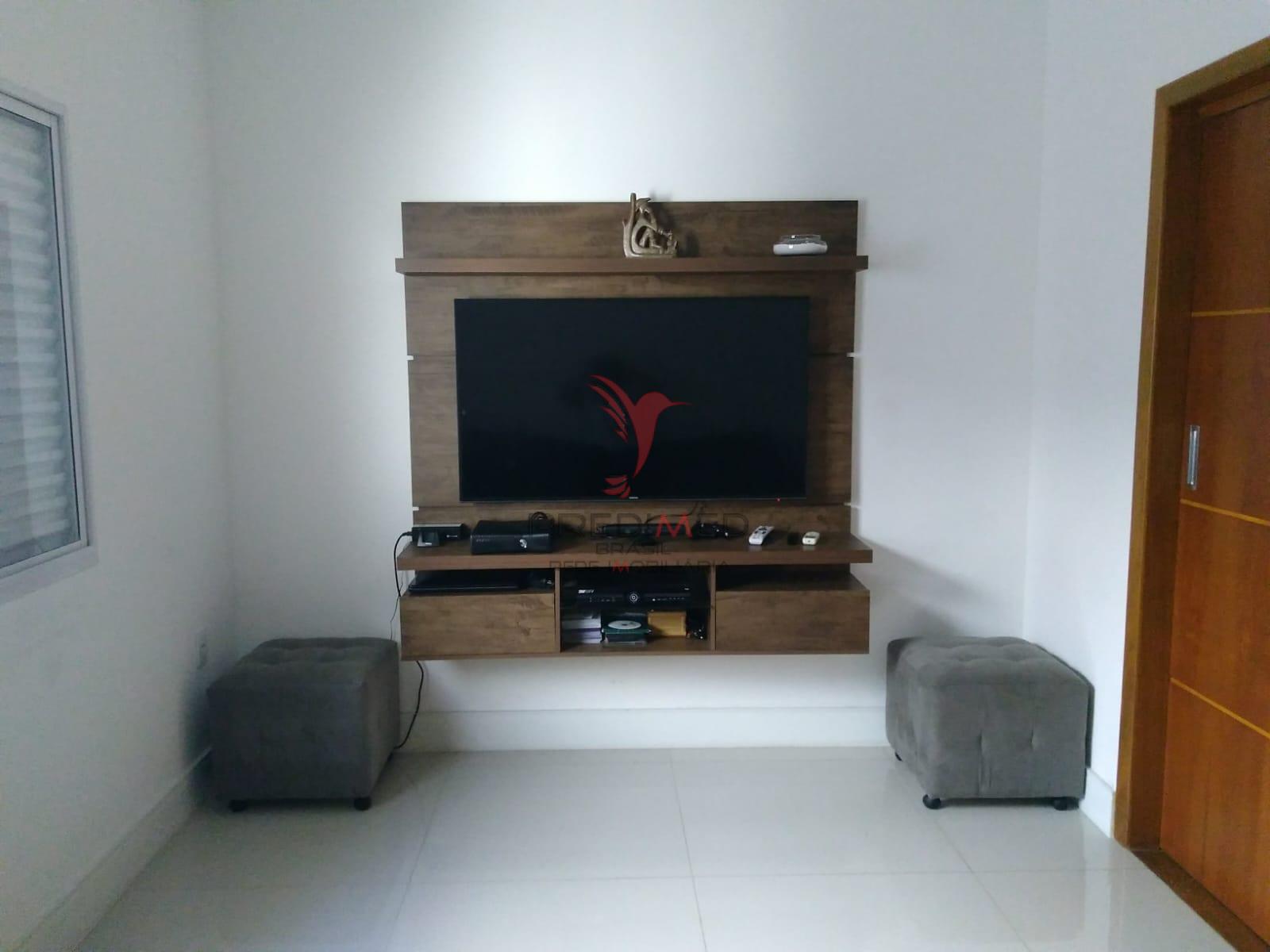 Linda Casa com piscina, churrasqueiras, 4 Vagas de Garagem, no Bairro Bela Vista 2  Guaratinguetá - 