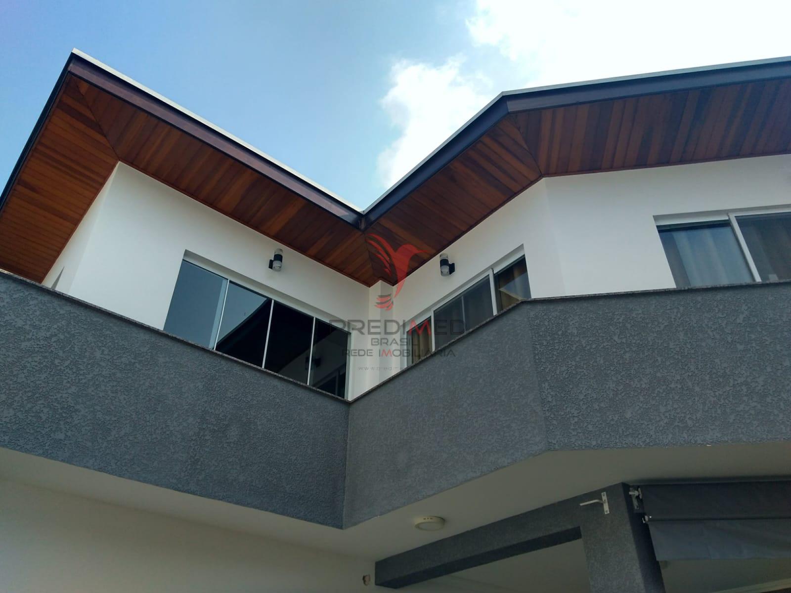Linda Casa com piscina, churrasqueiras, 4 Vagas de Garagem, no Bairro Bela Vista 2  Guaratinguetá - 