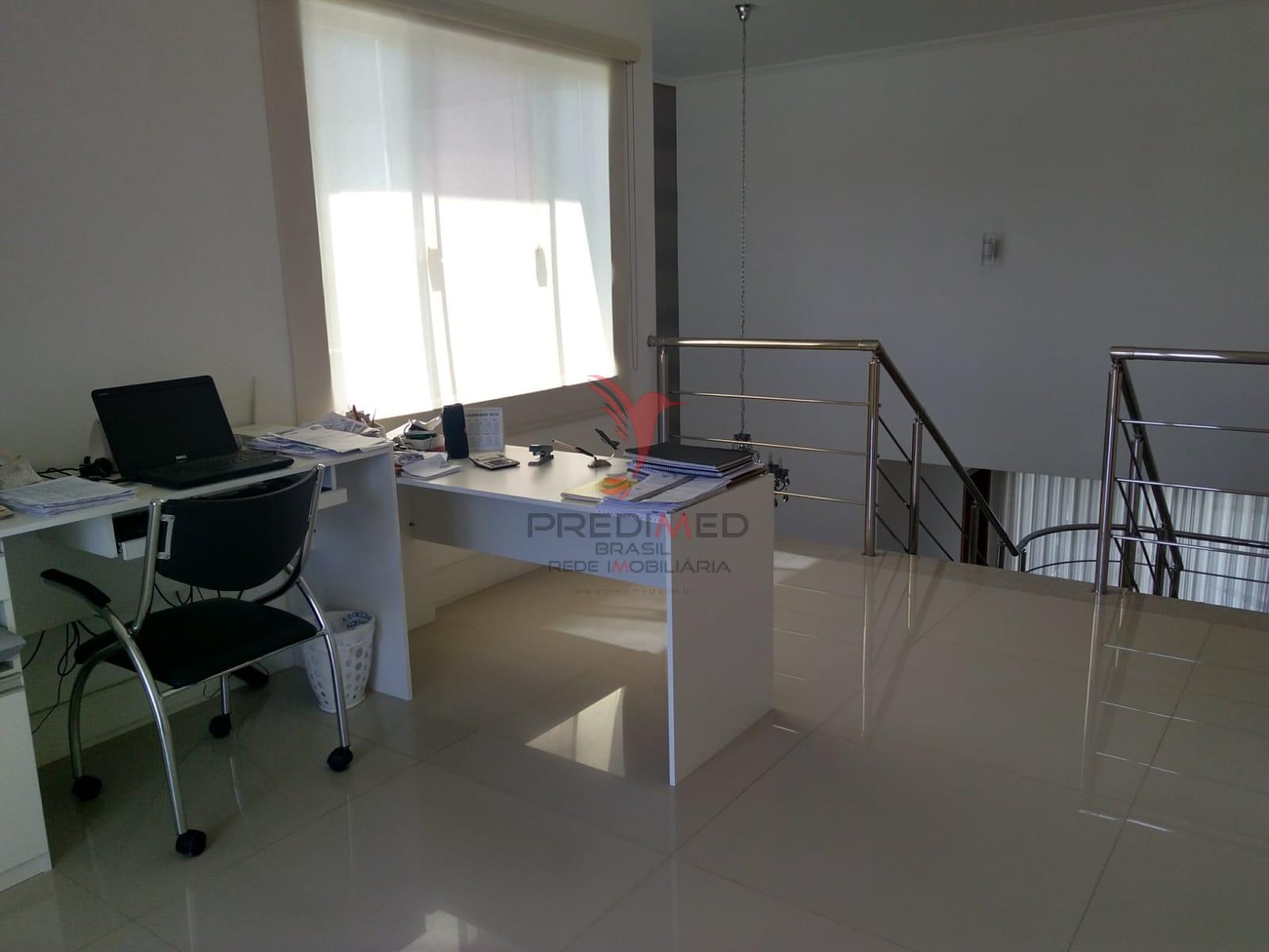 Linda Casa com piscina, churrasqueiras, 4 Vagas de Garagem, no Bairro Bela Vista 2  Guaratinguetá - 